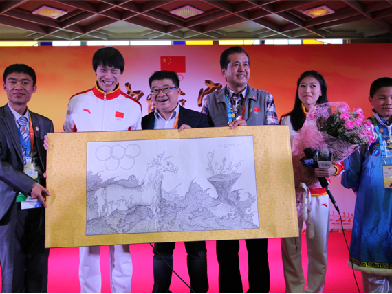 臧金龙弟子金亲芙为.为庞清和佟健在中国之家献上了他的钢笔画作品《奥运圣火》JPG 2副本 2